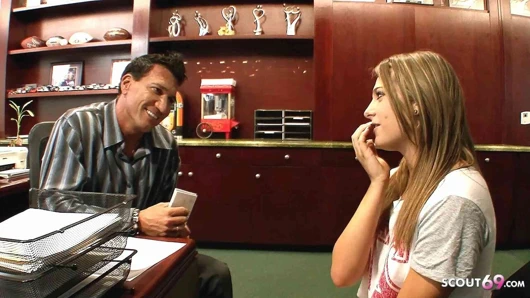 Sevimli genç shyla jameson büyük yaraklı patronu tarafından sikiliyor