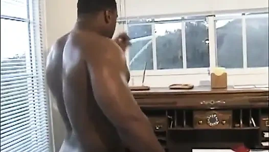 Büyük meme uçları seksi büyük göğüsler ağızda amında büyük siyah yarağı seviyor