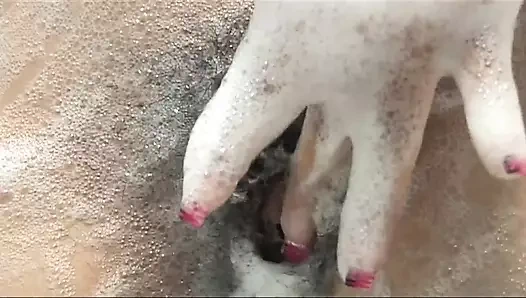 Andrea Kelly kıllı amcıklı bir sürtük klitorisini uyarıyor