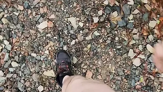 Yine patikada kısa bir yürüyüş yaptı.