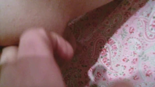 Er fingert mich in den Po