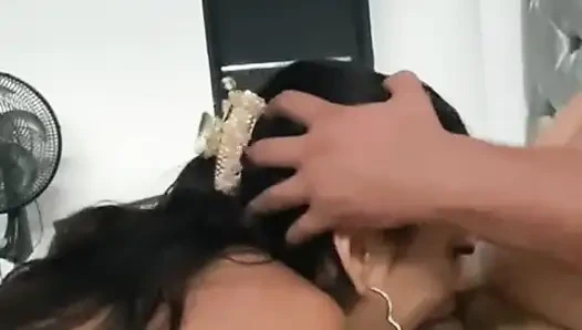 Artık nefes alamayacak kadar yarak emiyor