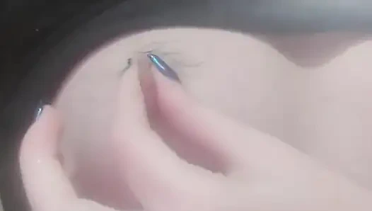 Kıllı meme uçlarımla oynuyorum