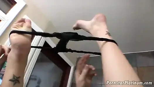 Kendimle oynamayı seviyorum