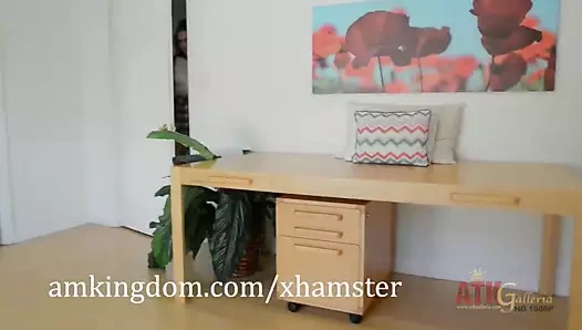 Peyton robbie paylaşımı ve dokunmadan onu kedi