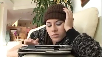 La hija apenas obedece