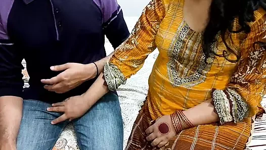 Arkadaşımın üvey annesi ilk kız arkadaşım ve onu tutkuyla sikiyorum