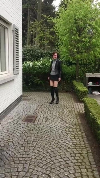 Sürtük eş deri çizme ve külotlu çorap