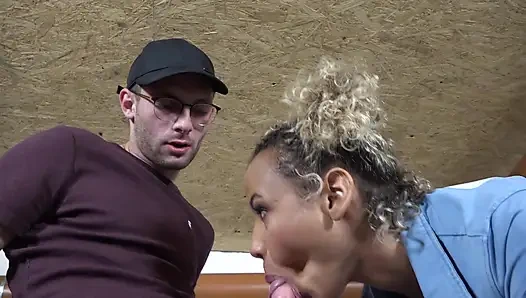 Genç Romy bodrumda sert sikiliyor