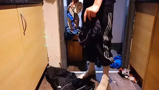 Üvey erkek kardeş kirli kıyafetler mastürbasyon