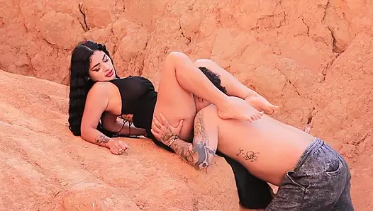 Sınıf Arkadaşımın Bir Web Kamerası Olduğunu Keşfettim... Ve Daha Fazla Konuşmasın Diye Koydum