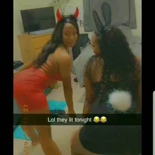 genç abanoz tatlı KEDİ Zıplayan göt ve titties