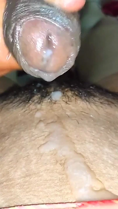 Küçük Hintli köylü kız Neha'nın güzel amına ve göğüslerinden süte boşalma | Klip 1