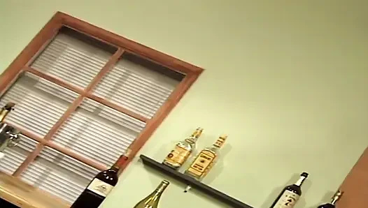 Azgın büyük memeli orta yaşlı seksi kadınlar buharlı retro grup sekste yoğun bir şekilde dolduruluyor