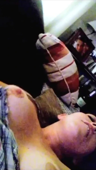 Захватывающий момент из "Пальцами спермы киски"