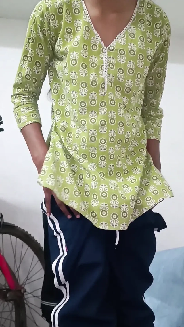 Herkes meşgulken öğretmenim beni sert sikiyor