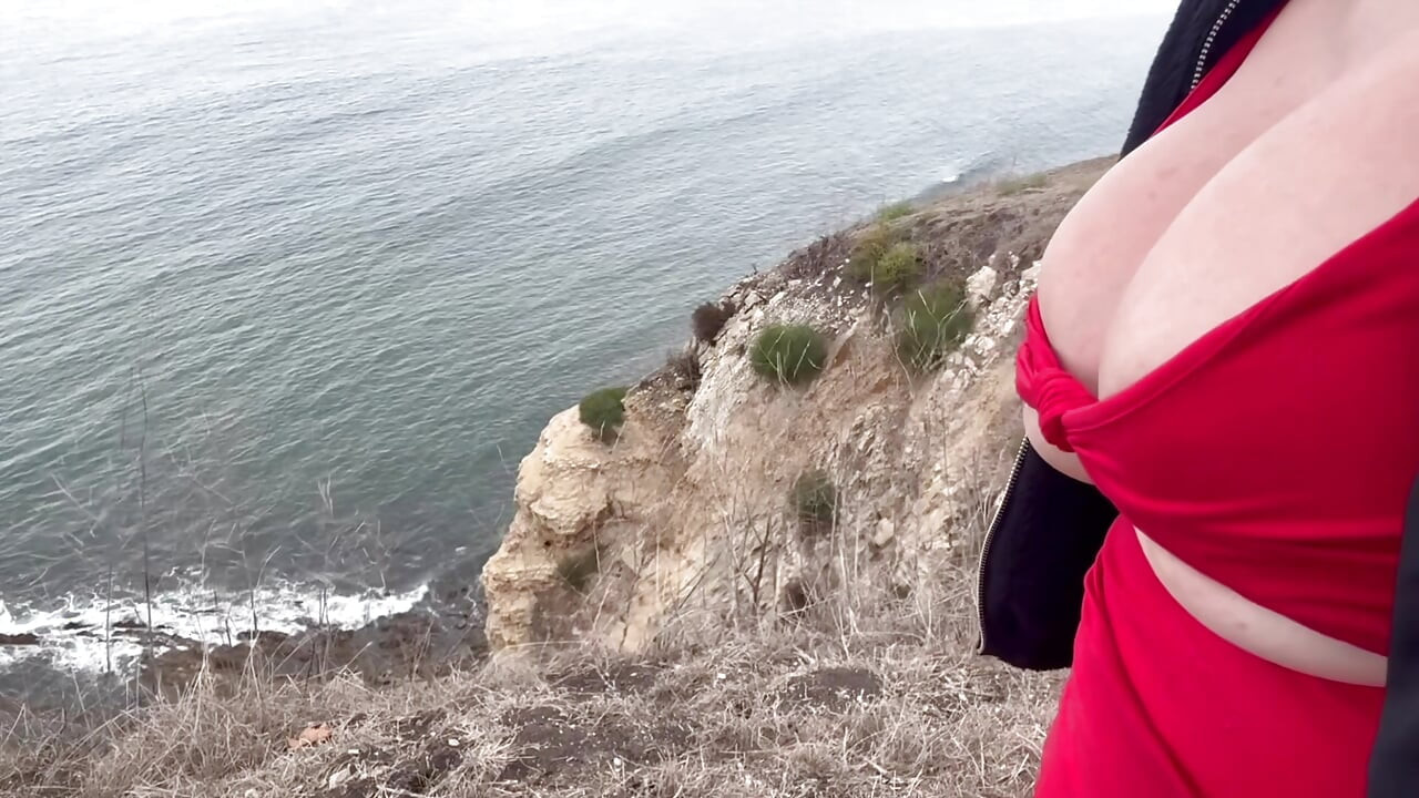 Artemisia Love seksi yürüyüş açık hava büyük göğüs fetişi sana özel muhteşem bir yerde