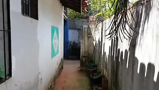 Öğle yemeği kutusunu emerek ödedim