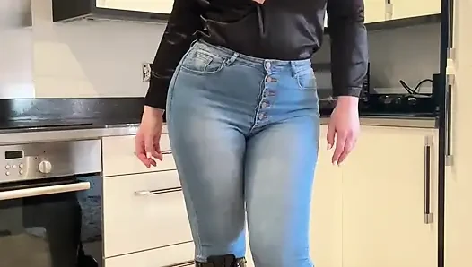 Red Lips, Tight Jeans & a Final Countdown