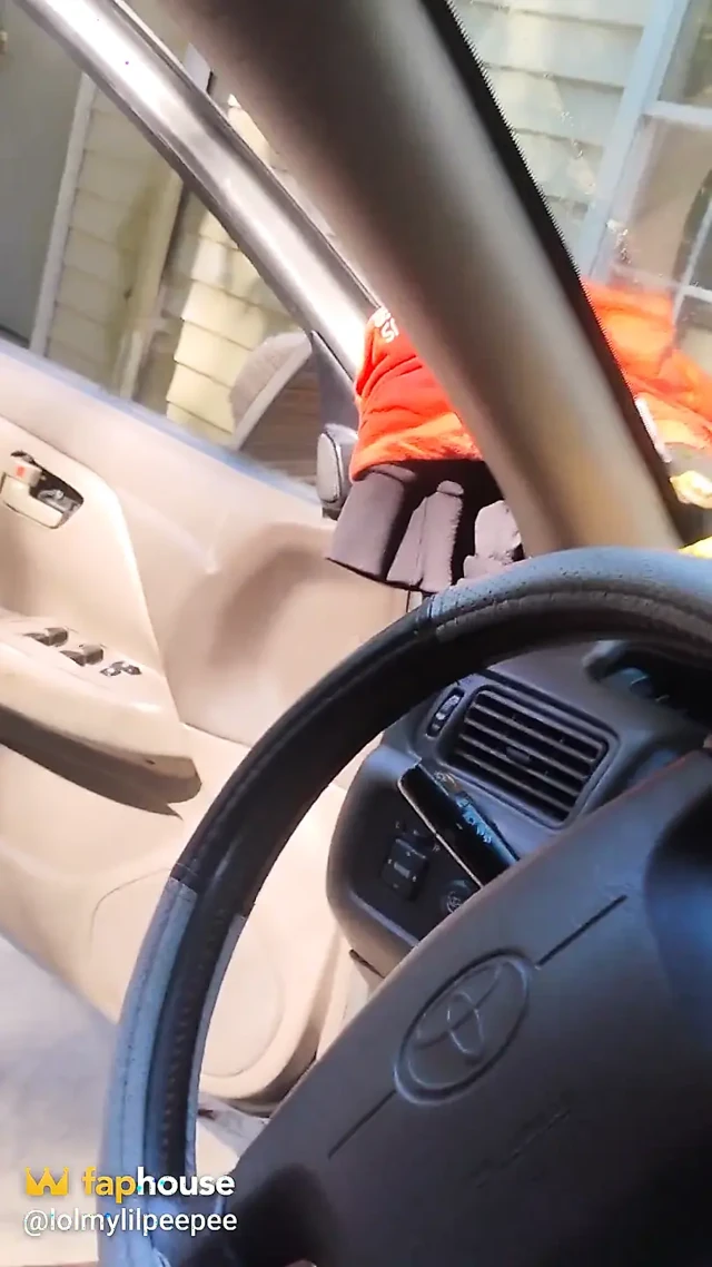 Mini etek çok kısaydı!