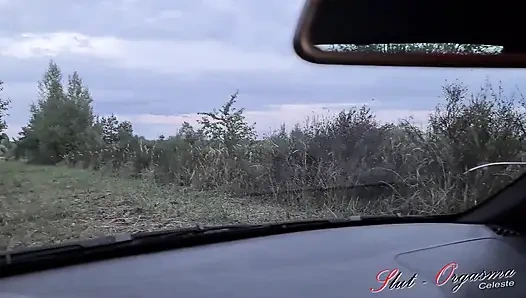 Köle sürtük-orgazm celeste araba penceresinde edepsizce ortalığı dağıtıyor