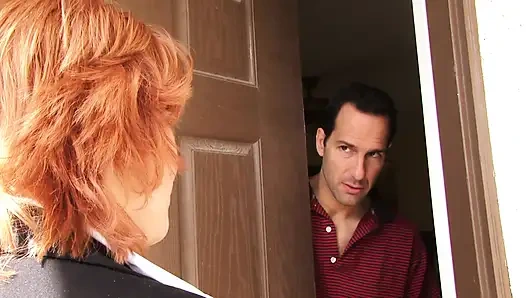 Yaramaz olgun genç bir adam tarafından sikiliyor