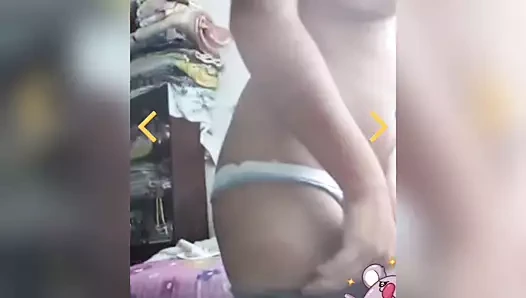 Mexican ile büyük memeler gets dik ve mastürbasyon üzerinde sohbet