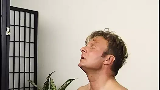 Geiles Luder mal richtig durchgefickt und vollgespritzt