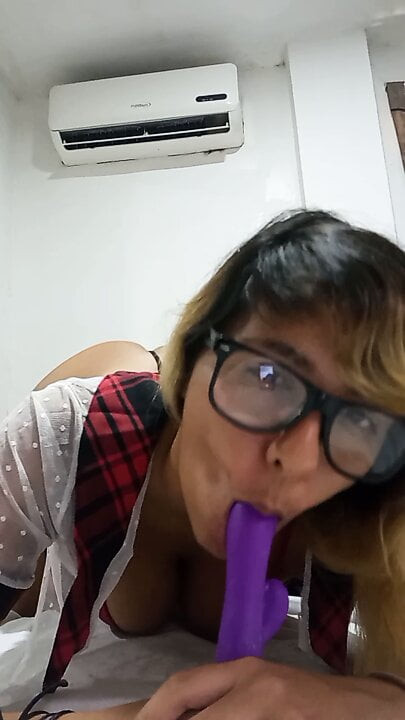 Liseli öğretmenini sikmek istiyor