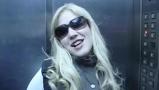 Sevimli latin sarışın Pilar iki büyük yarakla ateşli dölle makyajını mahvediyor