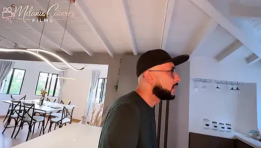 Porno aktrisi ev boşken büyük yarakla sikiliyor - emily fox