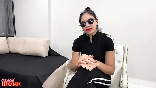 Молодоженка делает двойное проникновение с дилдо в ее влагалище и пенисом ее любовника в ее анусе