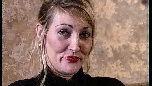 Güzel Alman kadın tek başına kendini dolduruyor
