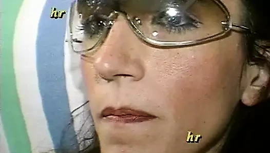 Edepsiz koca sürtük karısına arkadaşını siktiriyor