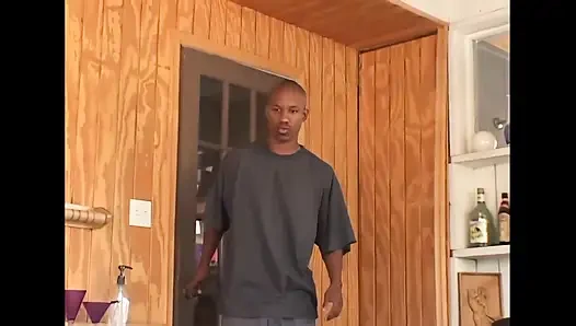 Edepsiz Afrikalı evli kadın... Büyük siyah yarağı seviyor!! - bölüm #01