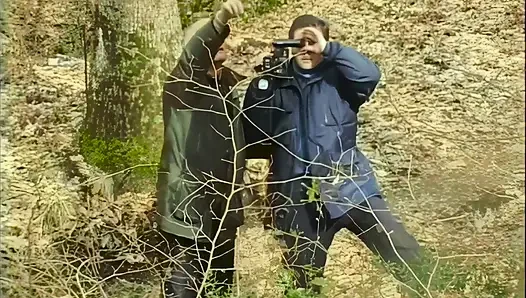 Kıllı amcık cadısı iki yarakla sikiliyor