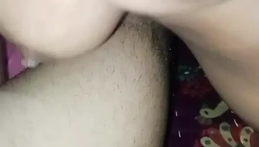 Desi bhabhi ko land munh mein dekhkar chut faadi
