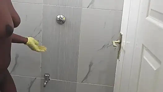 Zonklayan inleyen orgazm için kremsi amcık mastürbasyonu