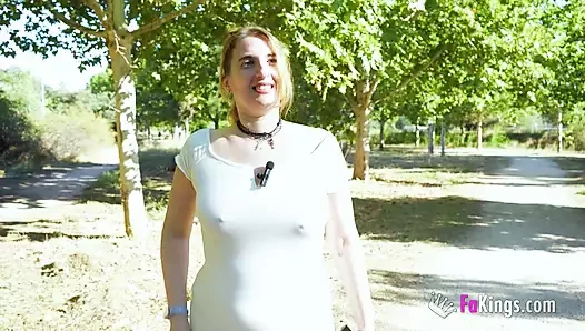 Gemma şimdi büyük memeli orta yaşlı seksi kadın ve bu çaylağı fakings'te test ediyor!