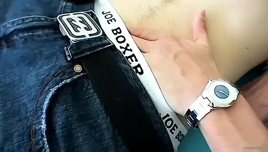 Ağzı aç yardımsever bir arkadaş