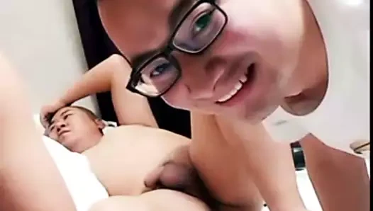 Asyalı orta yaşlı adam 3p