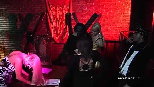 Carmella Bing azgın arkadaşlarıyla yarışma yapıyor (4k)