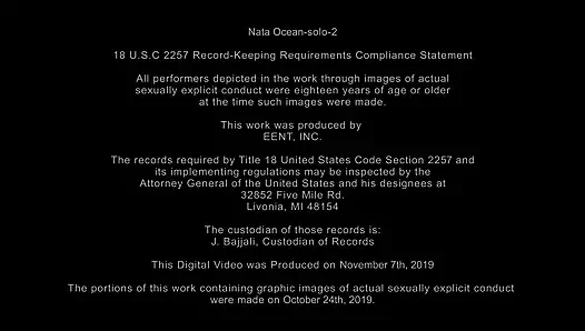 Sürtük yukarı ve dans ediyor