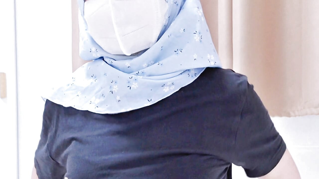 POV: Hijabi Girl Gym Booty Tease You Can't Resist