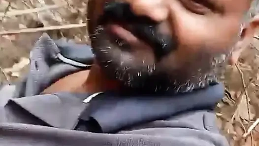 Çiftçi, tarlada eşiyle cinsel ilişkiye girdi