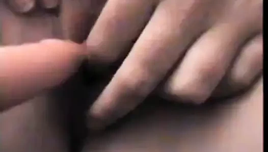 Kızıl karısı parmak içinde KEDİ sopalarla