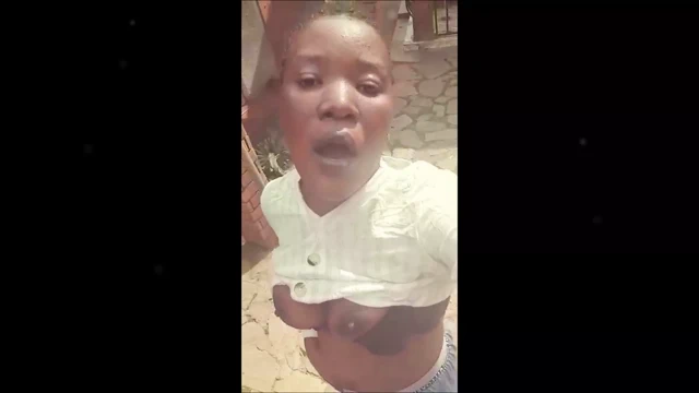 Dışarıda yürümek ile samantha johnssons oynama ve öpme ona göğüsler