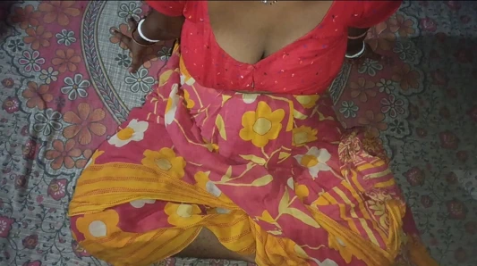 Hintli köylü kocası aur evli kadın ki chudai-in desi köylü karı domaltarak sikişiyor