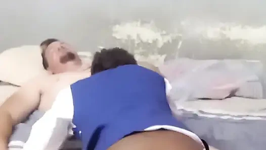 Ateşli Afrika'nın 18 yaşındaki üniversiteli kızları üvey babası tarafından sikiliyor