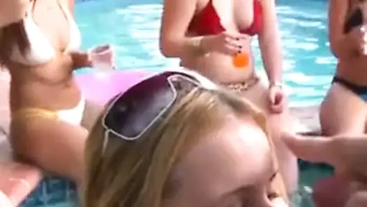 havuz başı eğlencesi